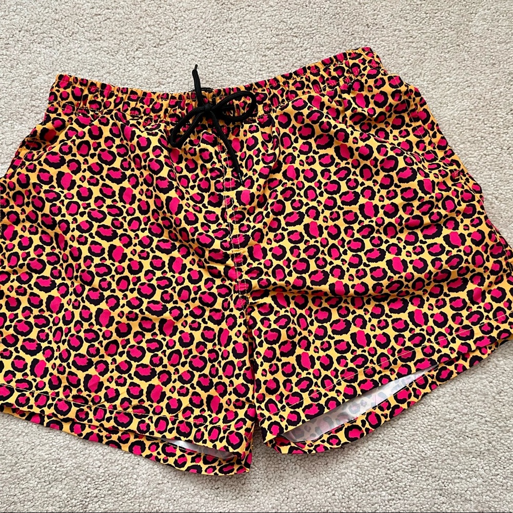 NEW: Men’s Happy Hour swim shorts. M
